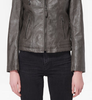 Casaco de couro sintético Maralyn &amp; Me Junior em camadas, tamanho X-G, cinza