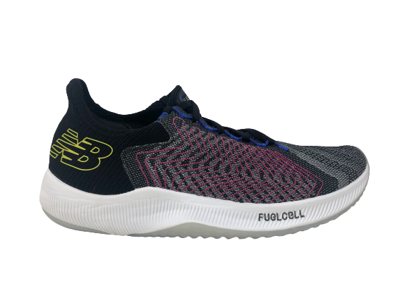 Tênis de corrida New Balance Fuel Cell Rebel feminino, preto/multicolorido