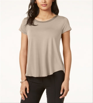 Camiseta feminina Alfani com acabamento em cetim, comprimento alto e baixo, tamanho marrom - pequeno GG