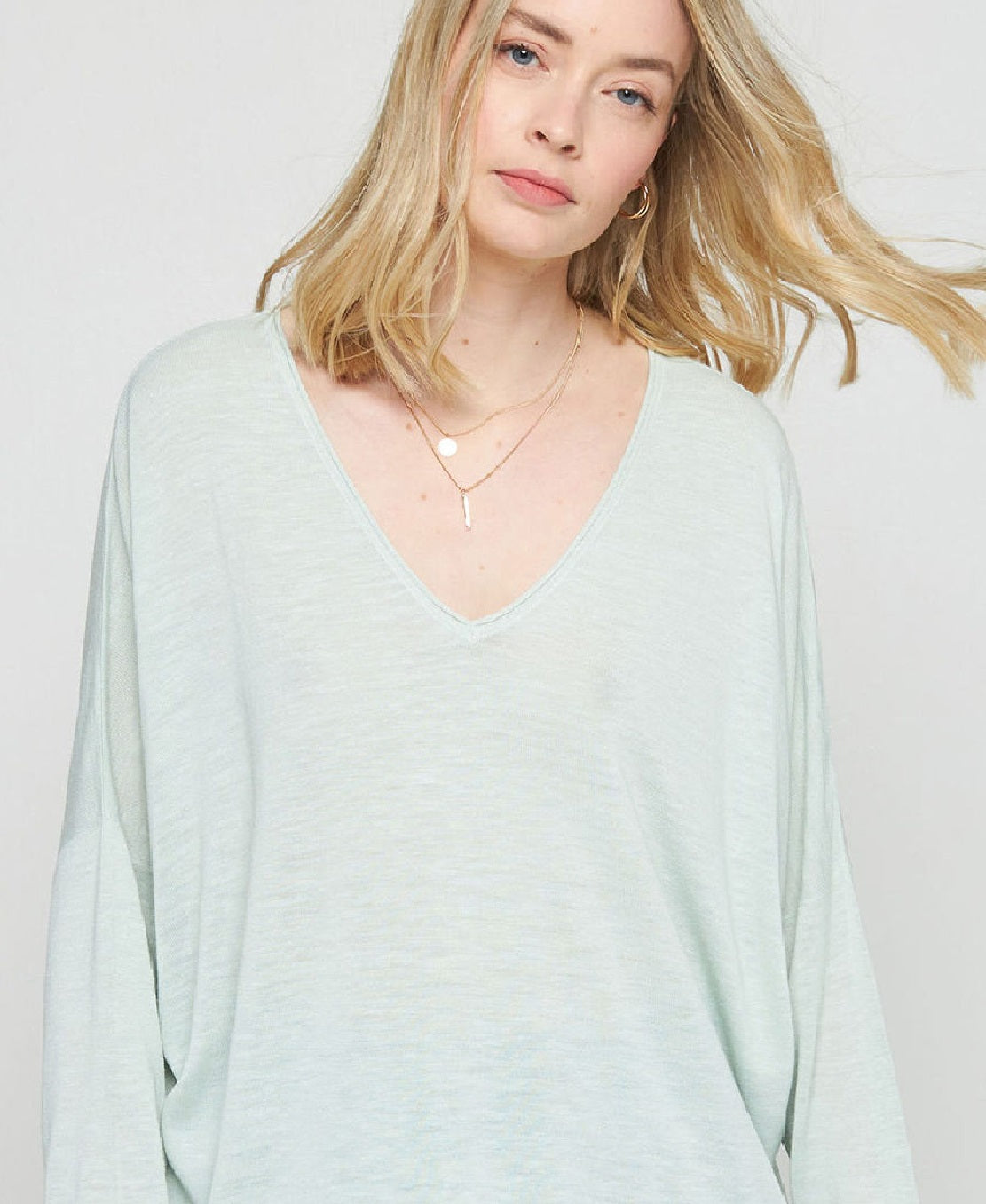 Suéter feminino de cashmere puro com decote em V, verde, tamanho médio