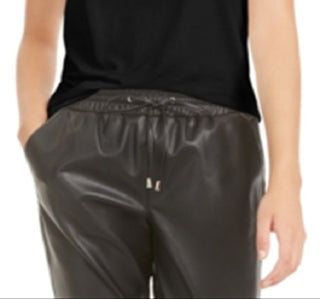 Camiseta feminina Bar III com bolso em couro sintético, preta, tamanho X-S