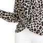 Blusa feminina com estampa de girafa e frente torcida, preta, tamanho médio, da INC International Concepts