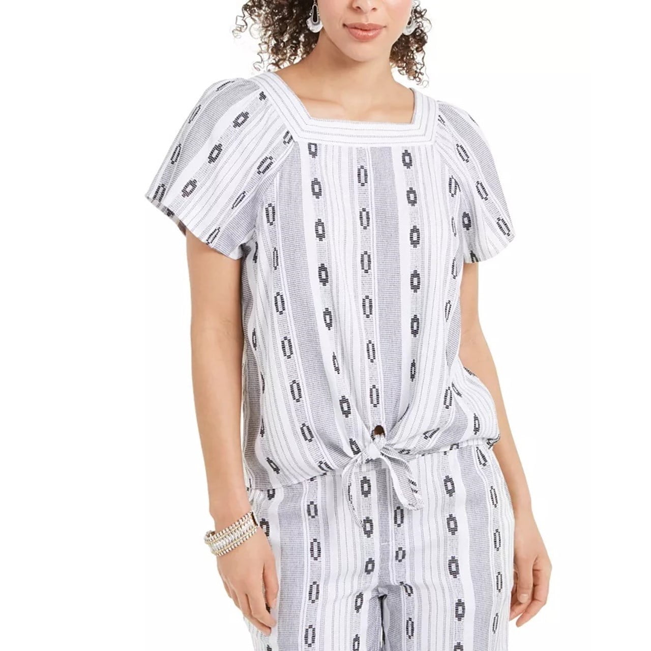 Top feminino branco com estampa frontal e amarração, tamanho médio, da Style &amp; Co