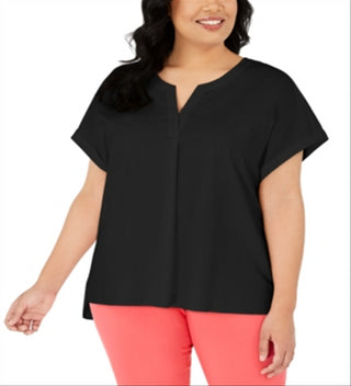 Blusa feminina Alfani Plus com decote dividido e manga curta, preta, tamanho 2X