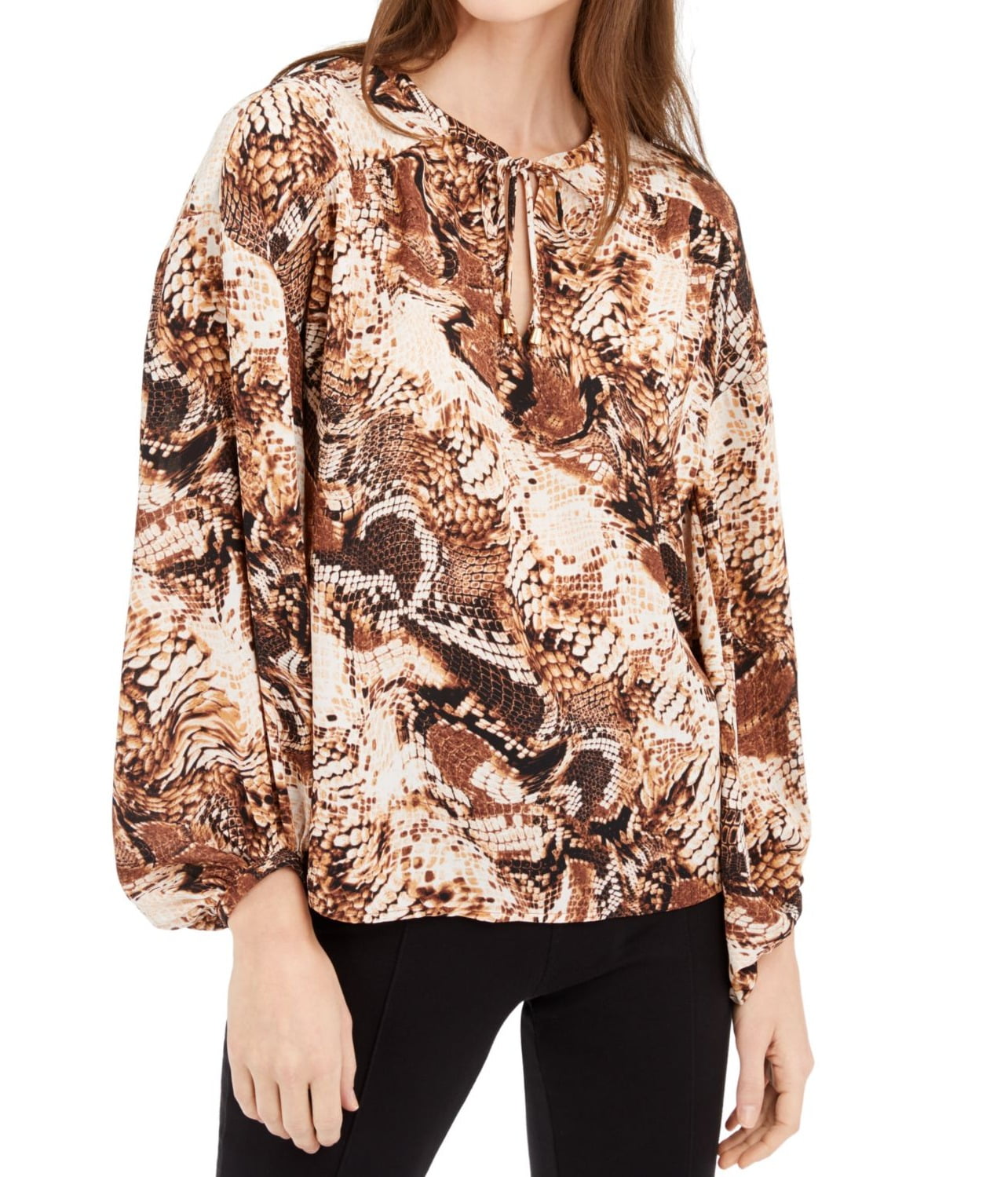 Blusa feminina média com estampa de cobra e decote em V, tamanho médio