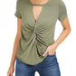 Camiseta feminina Bar III com decote em V e detalhe frontal torcido, verde, tamanho grande