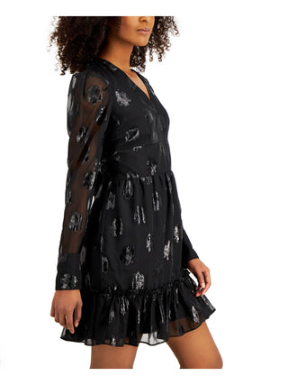 Vestido curto feminino Bar III com decote em V e manga comprida, estilo flare, preto, tamanho pequeno