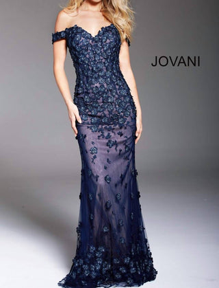 Jovani - Vestido de noite com ombros à mostra e detalhes florais