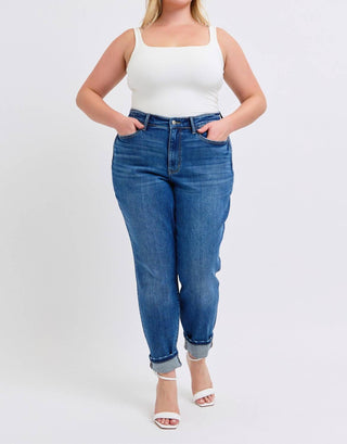 Judy Blue - Calça jeans boyfriend plus size cintura média com punho