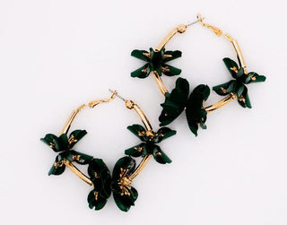 Floral Luxe Hoops – Brincos de argola com flores douradas