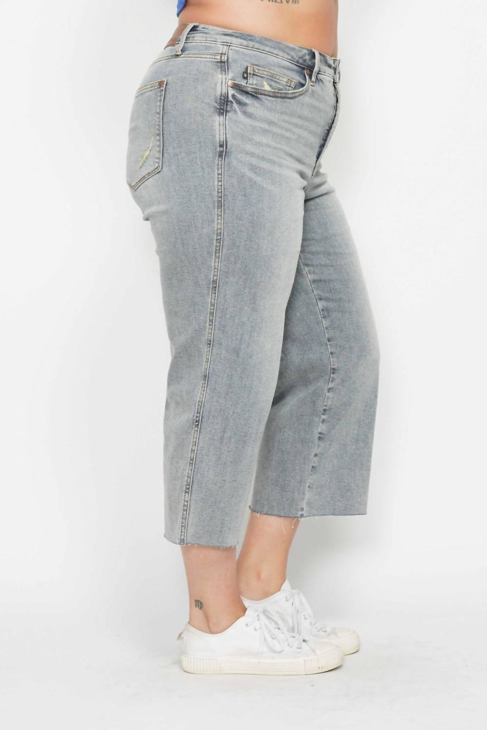 Judy Blue - Mid Rise Tummy Control Cropped Wide- Plus