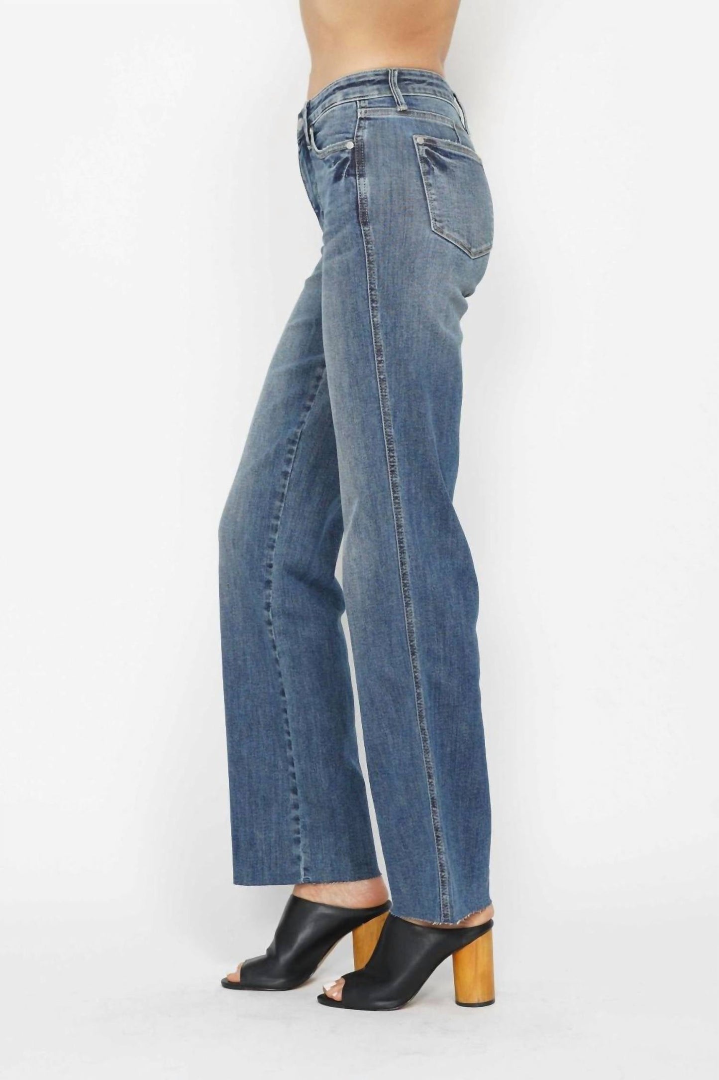 Judy Blue - Mid Rise Tummy Control Vintage Straight Jeans