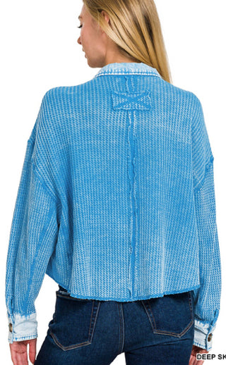 Zenana - Blusa curta de malha waffle com lavagem ácida