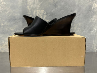 Sandália Vince Camuto Pia Wedge Feminina Preta Tamanho 8,5 M