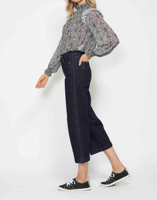 Judy Blue - Calça jeans com detalhe de trança lateral e cintura alta