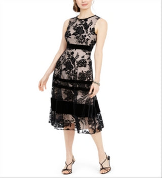 Vestido Taylor Feminino com Sobreposição de Renda e Veludo Preto Tamanho 14
