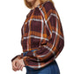Blusa camponesa de manga comprida com estampa xadrez feminina DKNY, marrom, tamanho grande