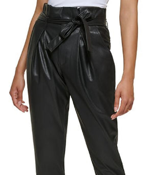Calça feminina DKNY de couro sintético com cintura alta e amarração no tornozelo, preta, tamanho 10