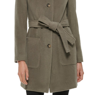 Casaco feminino DKNY com gola alta e botões frontais, cinto, verde, tamanho grande
