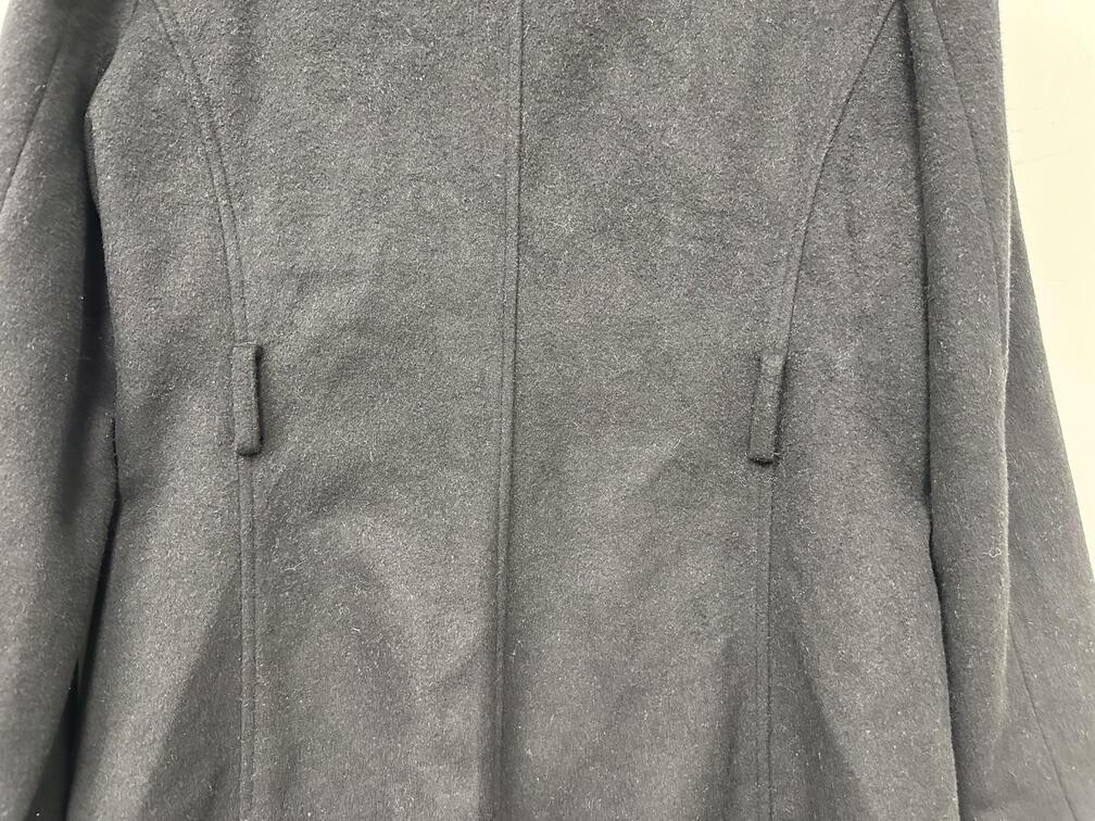 Casaco feminino Dkny com gola alta, botões frontais e cinto, preto, tamanho M