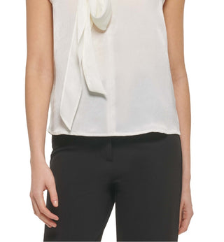 Blusa feminina DKNY com decote em V e gravata, branca, tamanho extragrande