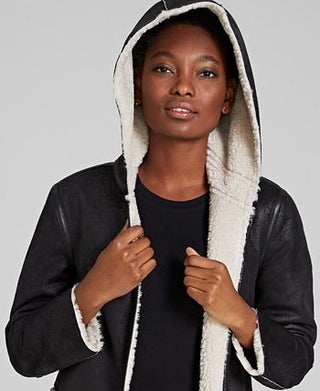 Casaco feminino DKNY com capuz e pele de carneiro sintética, preto, tamanho médio