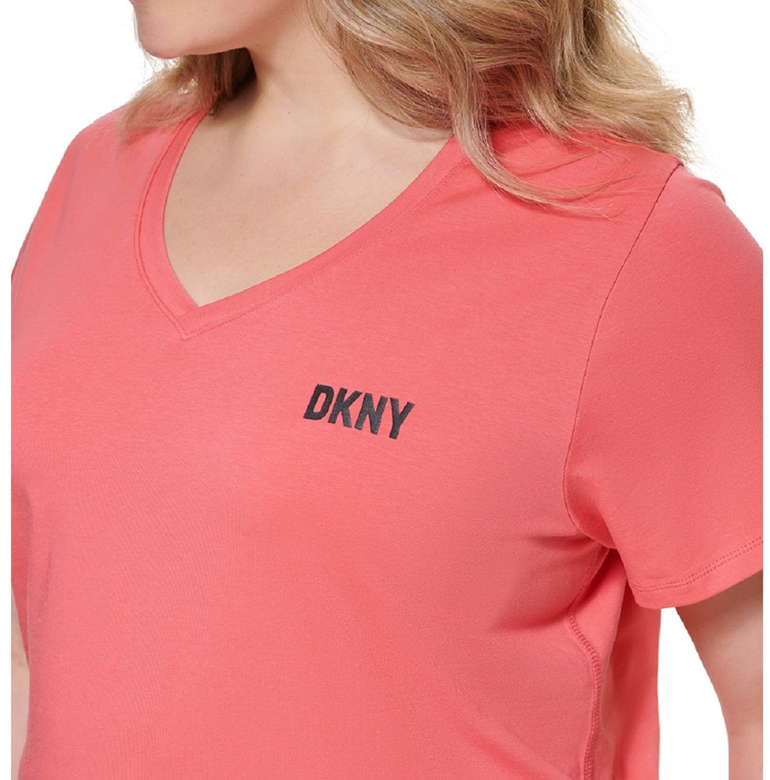 Camiseta feminina DKNY com logotipo vermelha, tamanho 1X