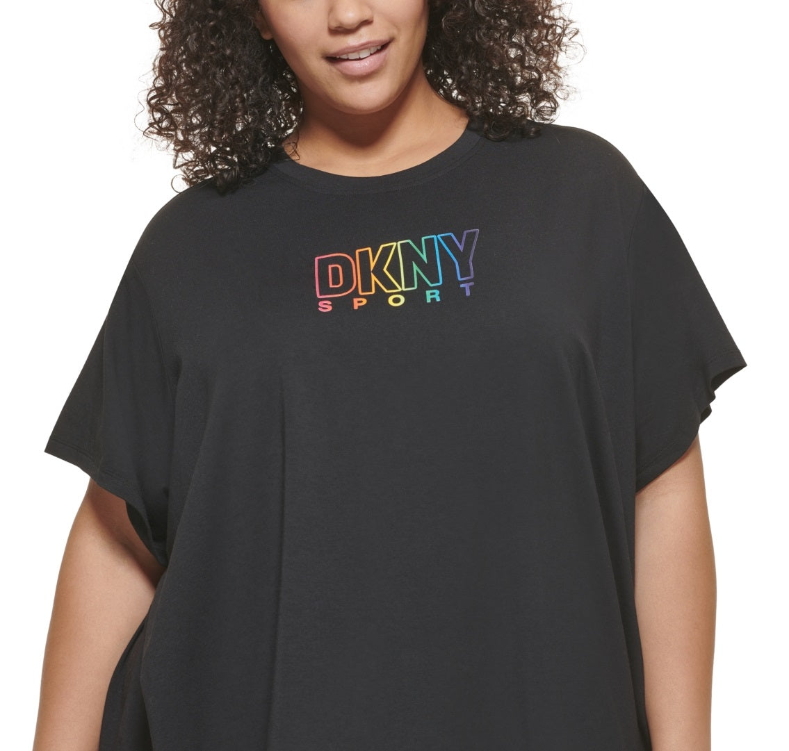Camiseta feminina DKNY Pride Logo preta tamanho 1X