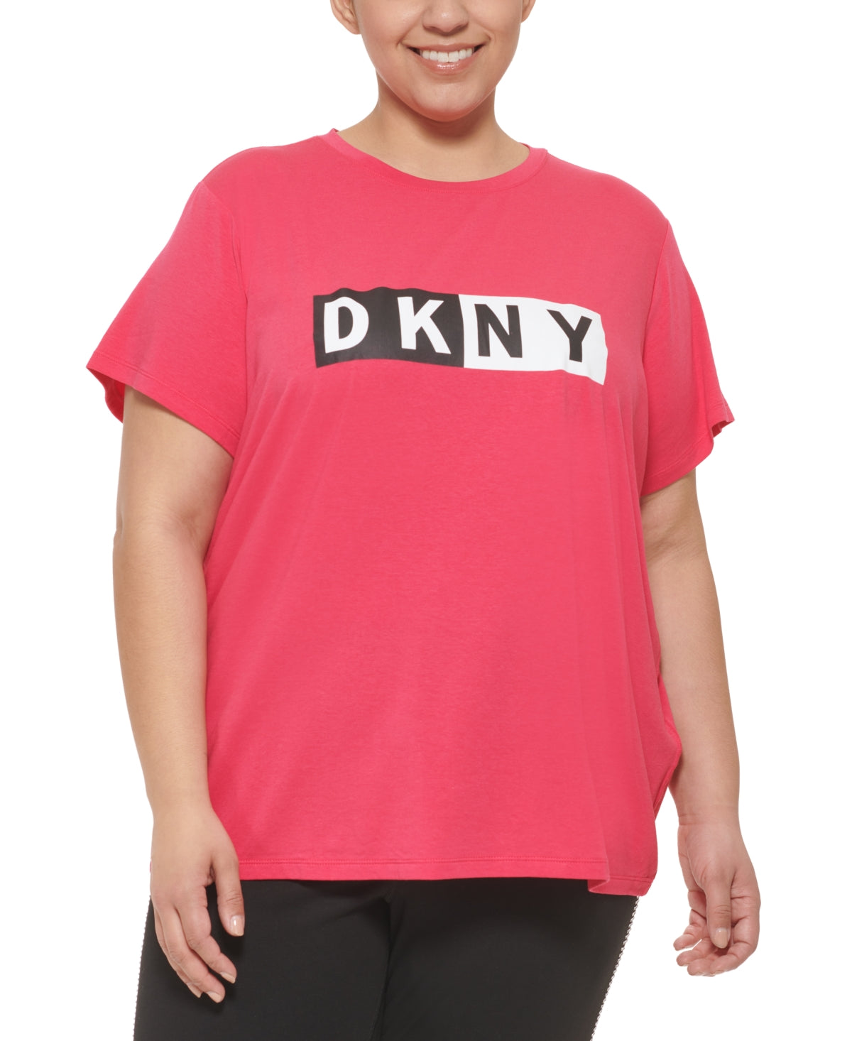 Camiseta feminina DKNY com estampa de logotipo bicolor rosa, tamanho 2X