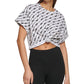 Camiseta feminina DKNY com estampa de logotipo Outline, curta e quadrada, branca, tamanho pequeno