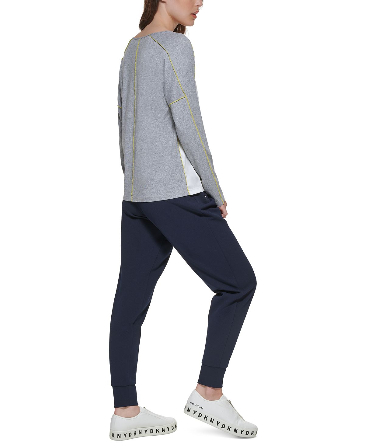 Blusa feminina DKNY com decote em V e estampa de mídia mista, cinza, tamanho extragrande