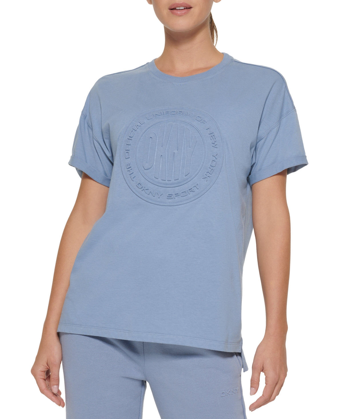Camiseta feminina DKNY de algodão com logotipo em relevo, azul, tamanho extragrande