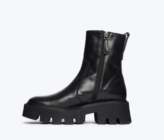 Freda Salvador - Women's Darla Lug Sole Chelsea Boot