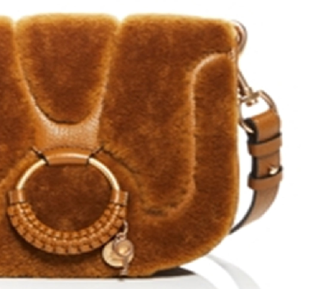 Bolsa transversal feminina See by Chloe em couro e pele de carneiro marrom tamanho regular