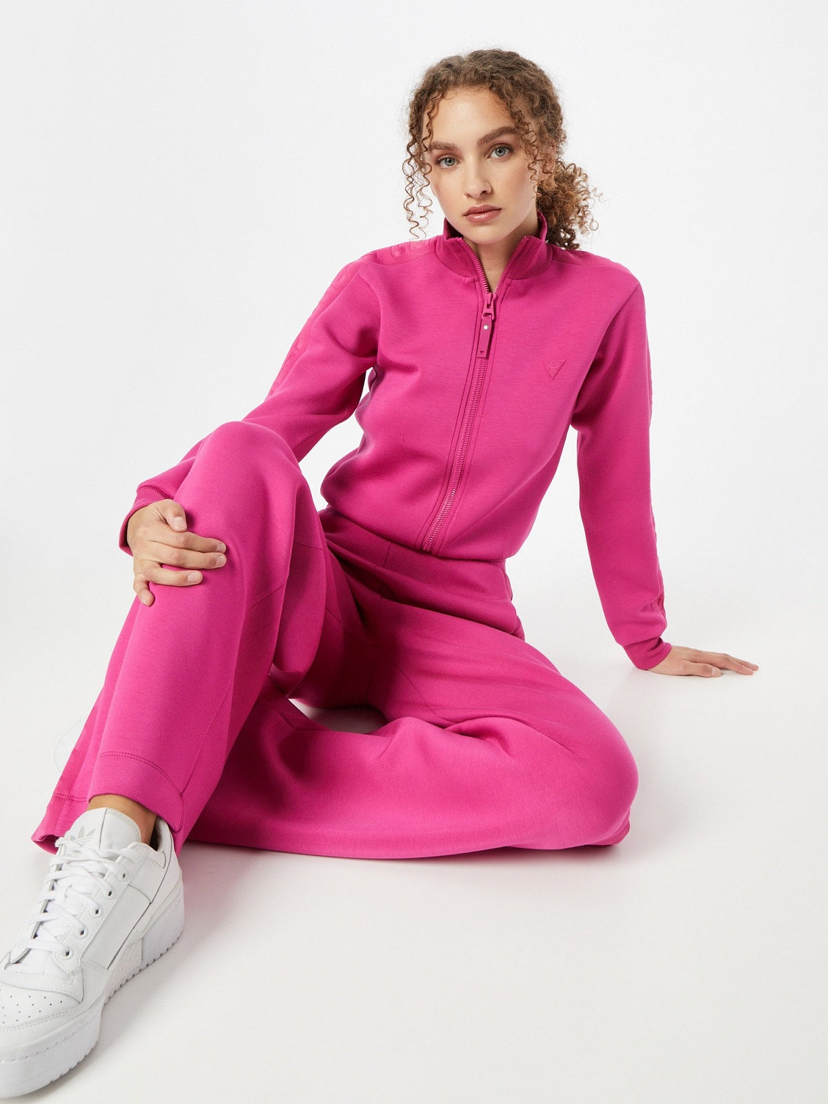 GUESS Moletom feminino com zíper e logo Allie, roxo, tamanho pequeno