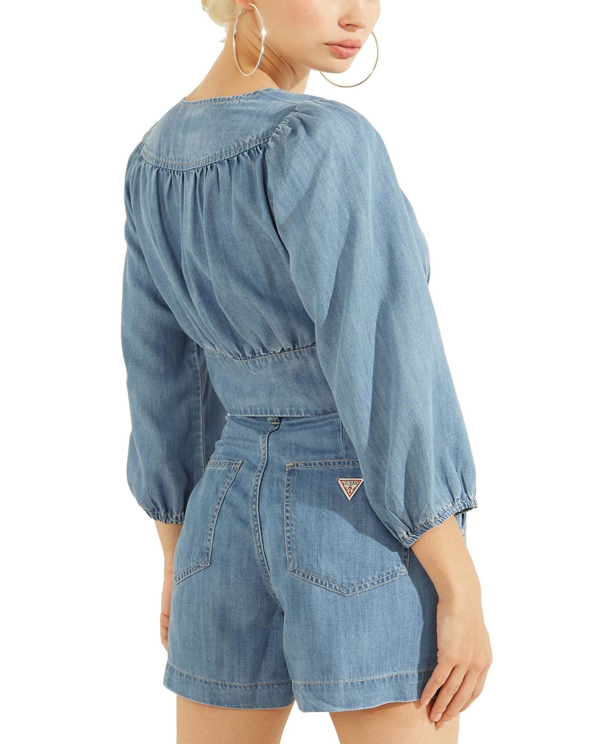 Top curto feminino GUESS com estampa de envelope falso, azul, tamanho X-S
