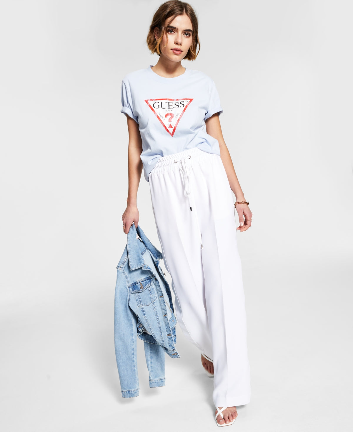 Camiseta feminina GUESS Classic Fit com estampa de logotipo, azul, tamanho pequeno