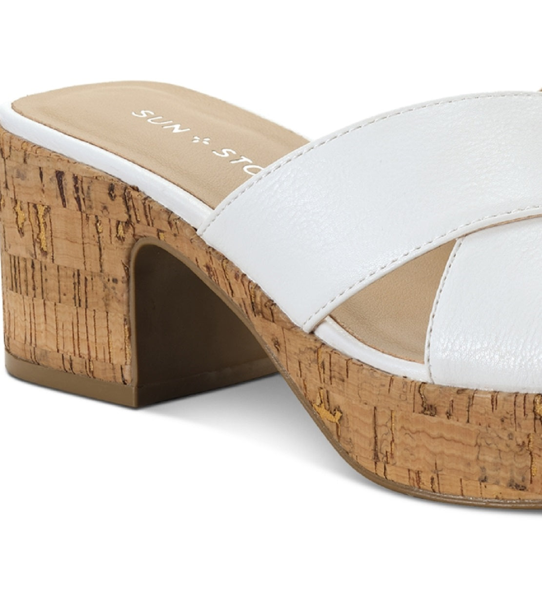 Sandálias femininas Giigi Crisscross Wedge da Sun + Stone, brancas, tamanho 6,5 M