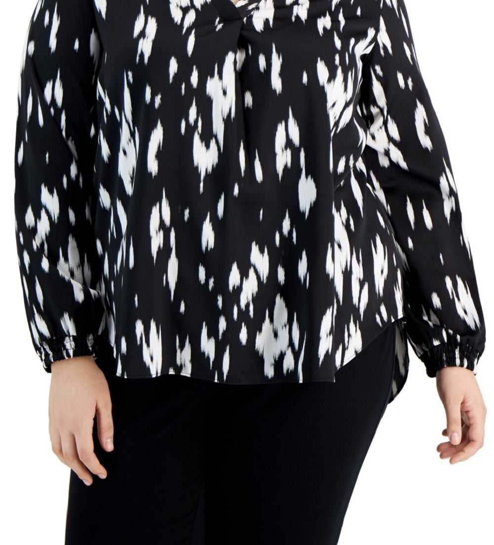 Blusa feminina Alfani com estampa decote em V, cano alto e baixo, preta, tamanho 2X