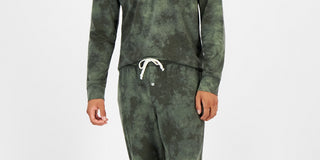 Camisa de dormir masculina aconchegante com estampa tie-dye Sun + Stone, verde, tamanho médio