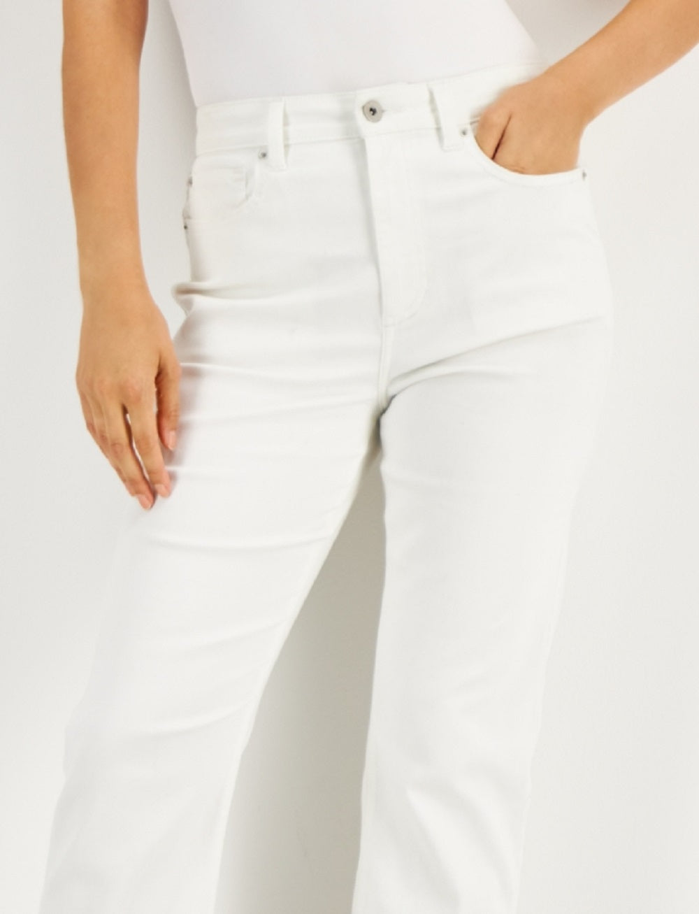 Calça jeans feminina de cintura alta com bainha crua da INC International Concepts, branca, tamanho 4