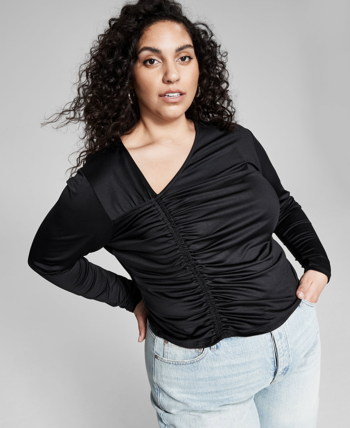 E agora este top assimétrico franzido feminino preto tamanho 0X