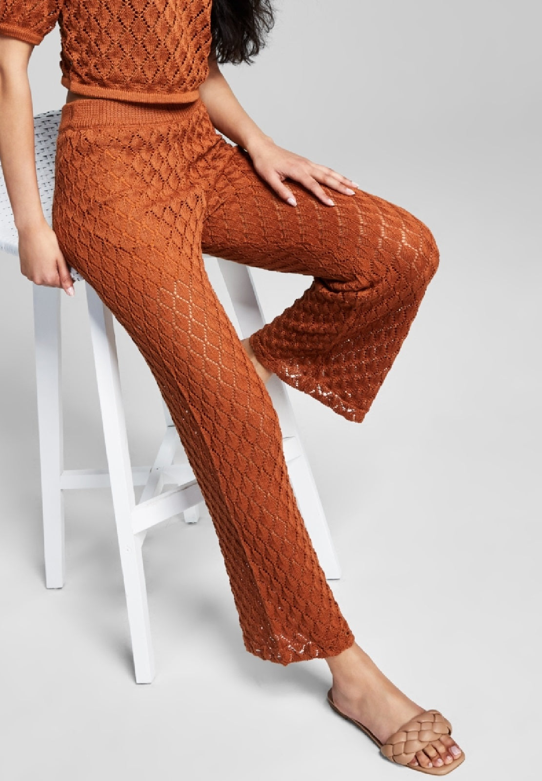 E agora esta calça flare feminina de crochê marrom tamanho pequeno