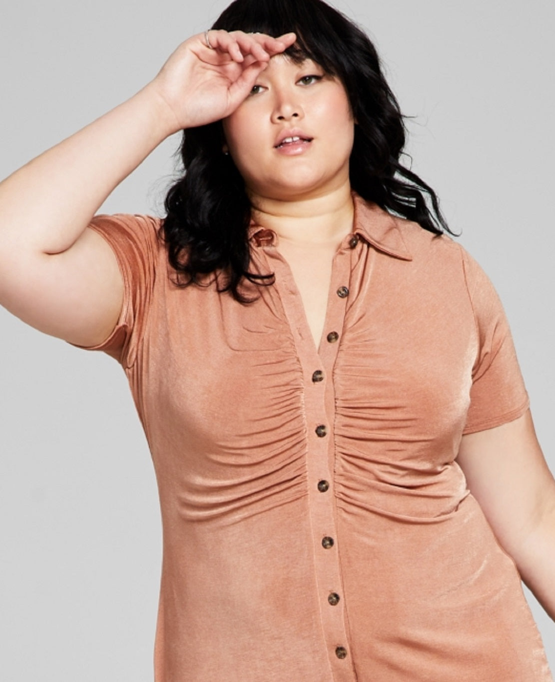 E agora este vestido-camisa franzido feminino marrom tamanho 3X