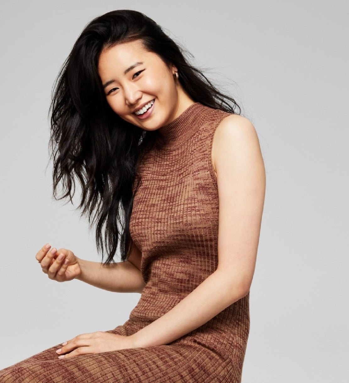 E agora este vestido justo feminino com decote simulado canelado, marrom, tamanho pequeno