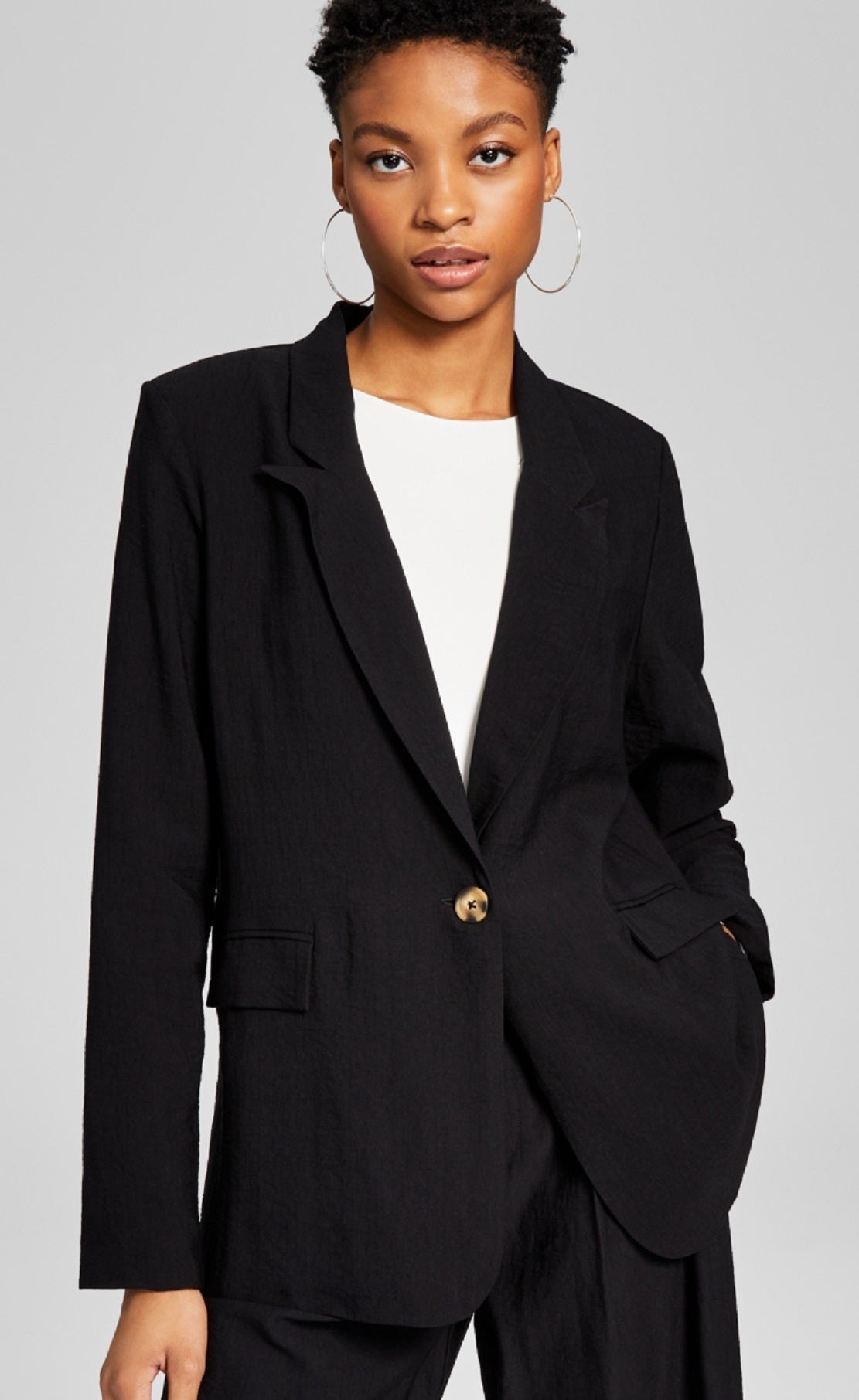 E agora este blazer feminino texturizado de um botão, tamanho grande, preto, tamanho médio