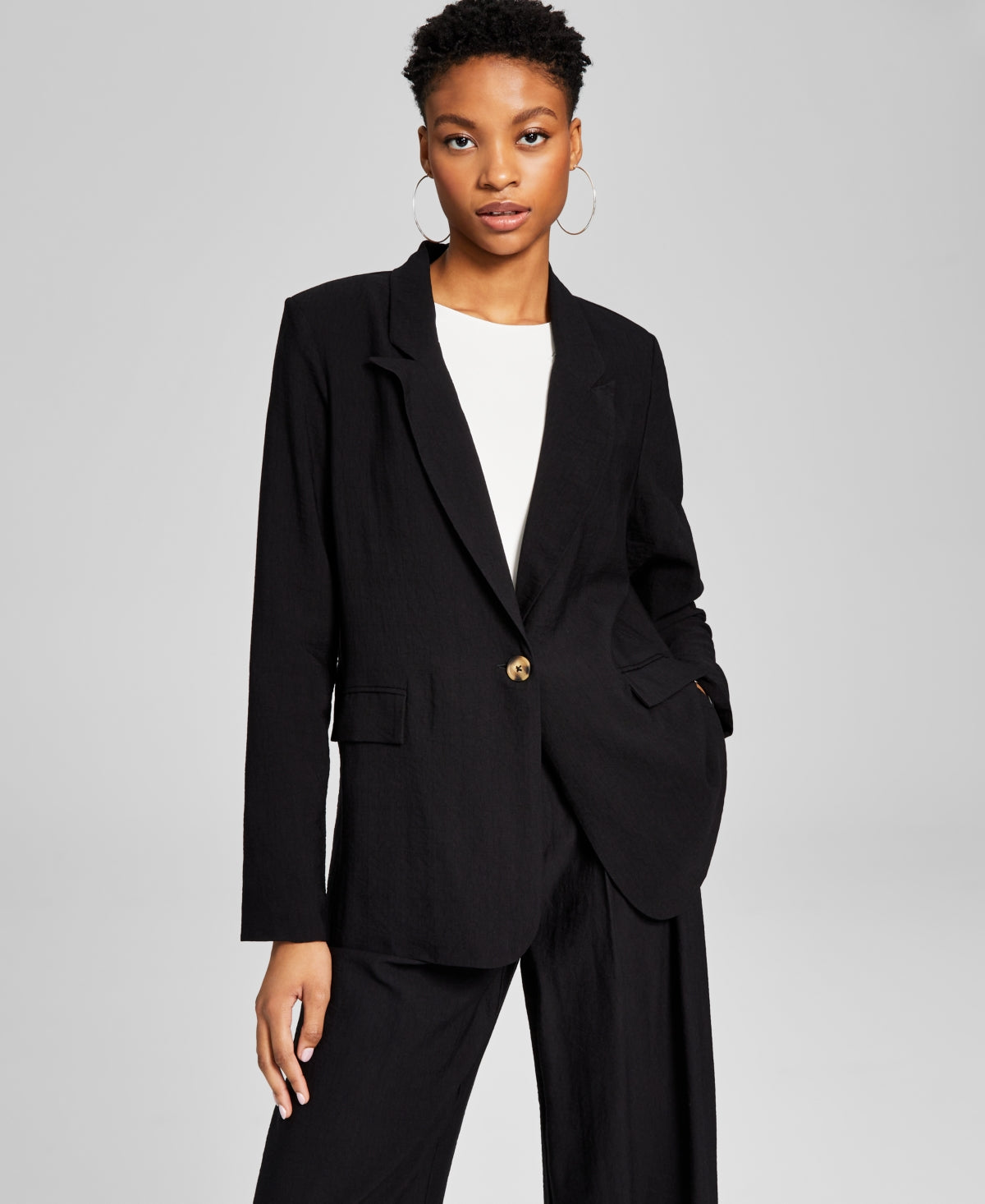 E agora este blazer feminino texturizado de um botão, tamanho grande, preto, tamanho médio