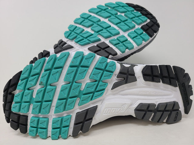 Tênis de corrida feminino Inov 8 Road Claw 275 cinza escuro/branco/cinza-petróleo tamanho 6,5 D(L) EUA