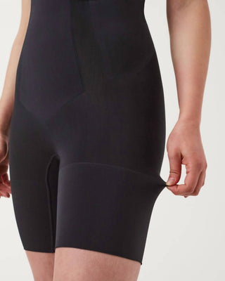 Spanx - Shorts On Core de cintura alta e comprimento até a coxa