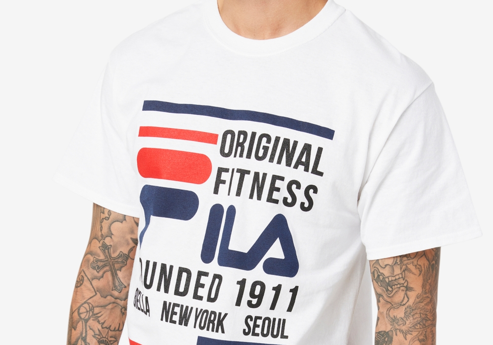 Camiseta masculina Fila Original Fitness com logo gráfico, branca, tamanho médio